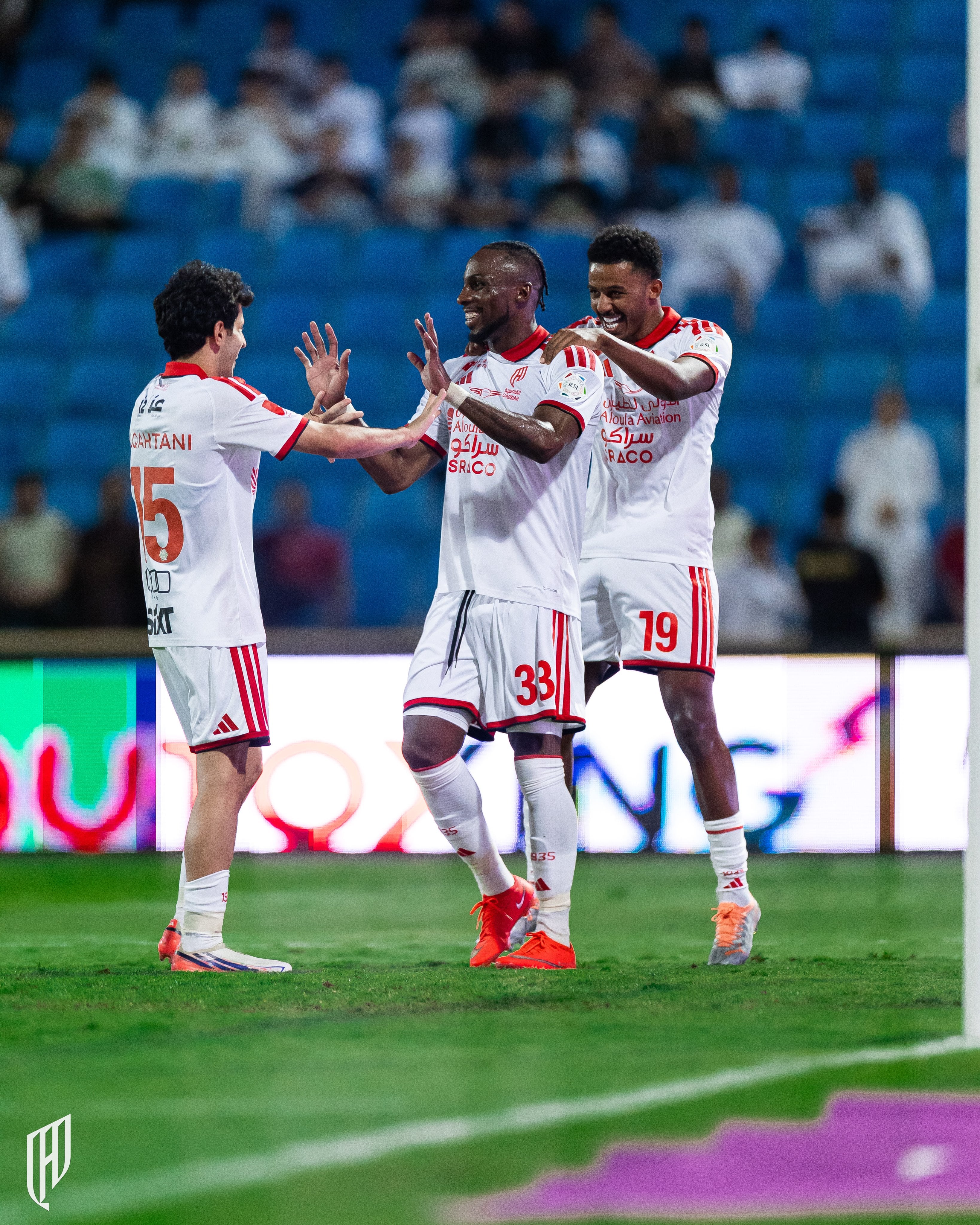 El mexicano sigue aumentando su cuota goleadora. (X / @Alqadsiah)