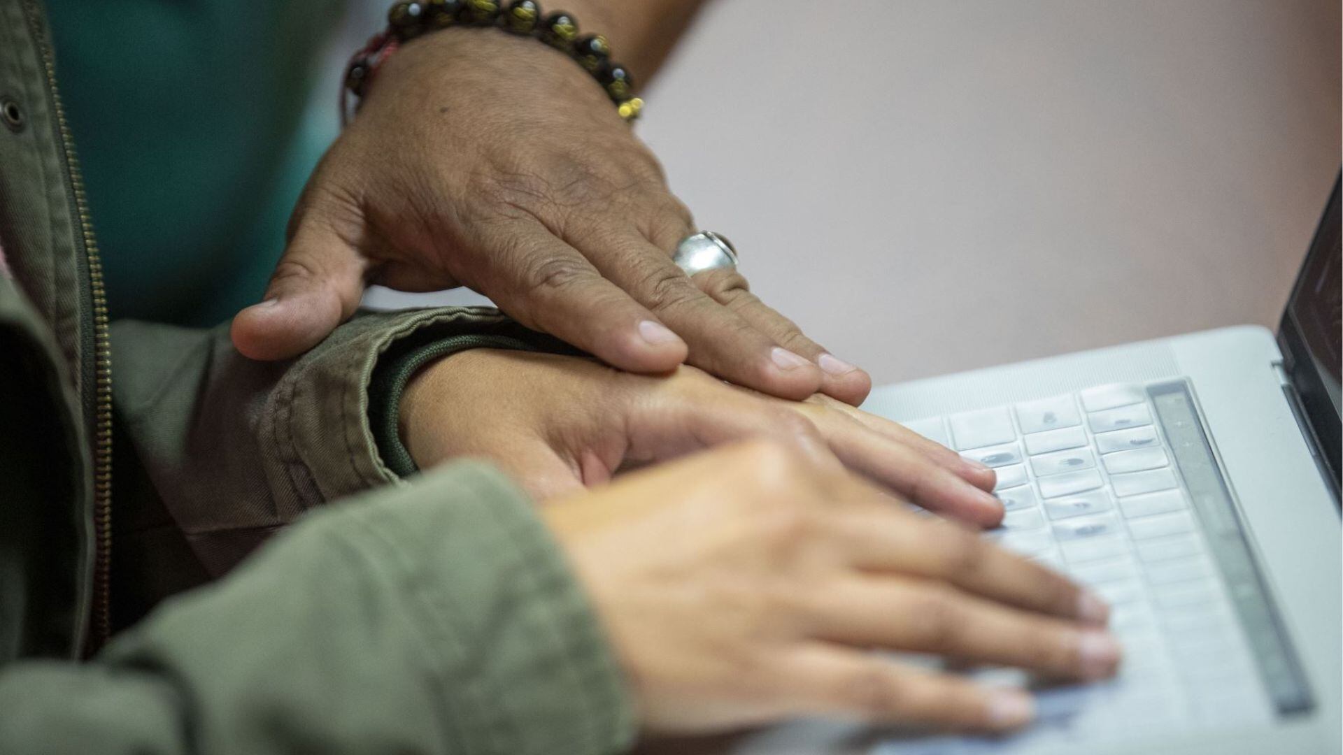 Acoso sexual laboral es sancionado con pena| Andina