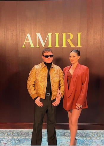 Canelo Álvarez junto a su