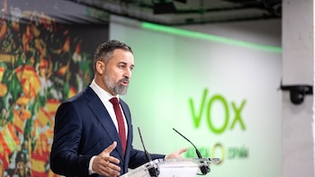 Abascal vaticina que Sánchez irá a la cárcel como Ábalos cuando acabe su mandato: "Sabe ahora el futuro que le espera"