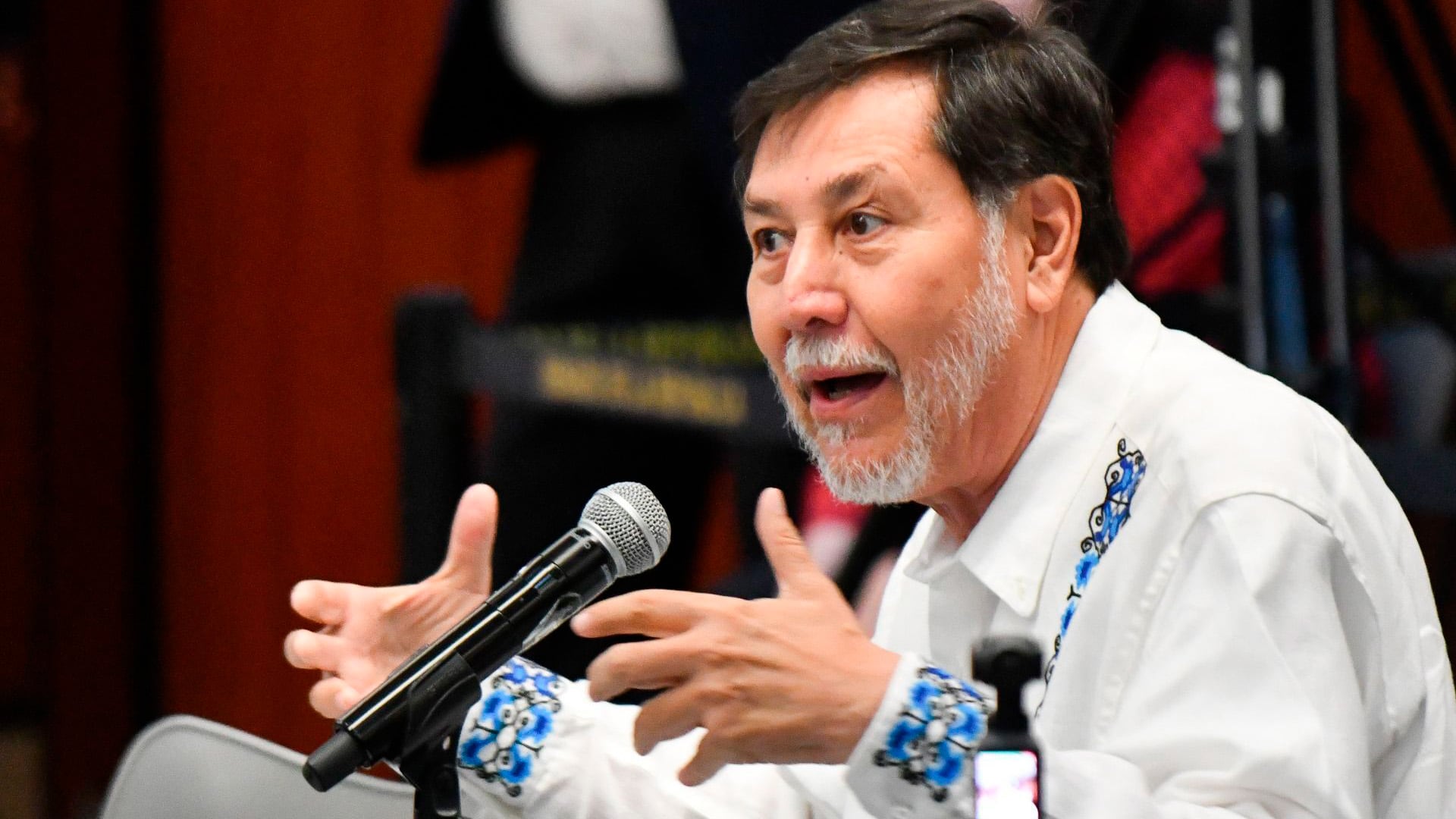 Noroña admite que la 4T “cometió un error” al llevar la austeridad al plano personal y defiende a Malú Mícher