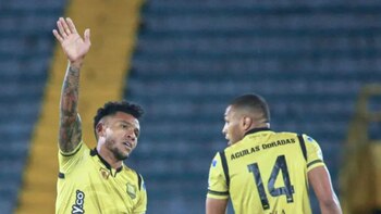 El delantero le marcó a