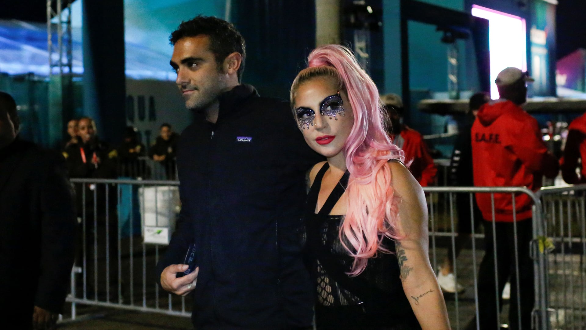 El romance de Gaga y Polansky se fortaleció durante el confinamiento por la pandemia, cuando pasaron juntos varios meses.(REUTERS/Marco Bello)