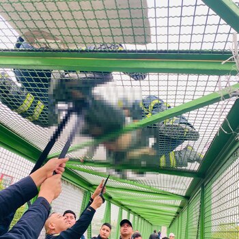 Un ciudadano resultó electrocutado tras