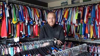 Arjen sonríe alrededor de su