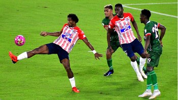 Por la mínima diferencia Junior