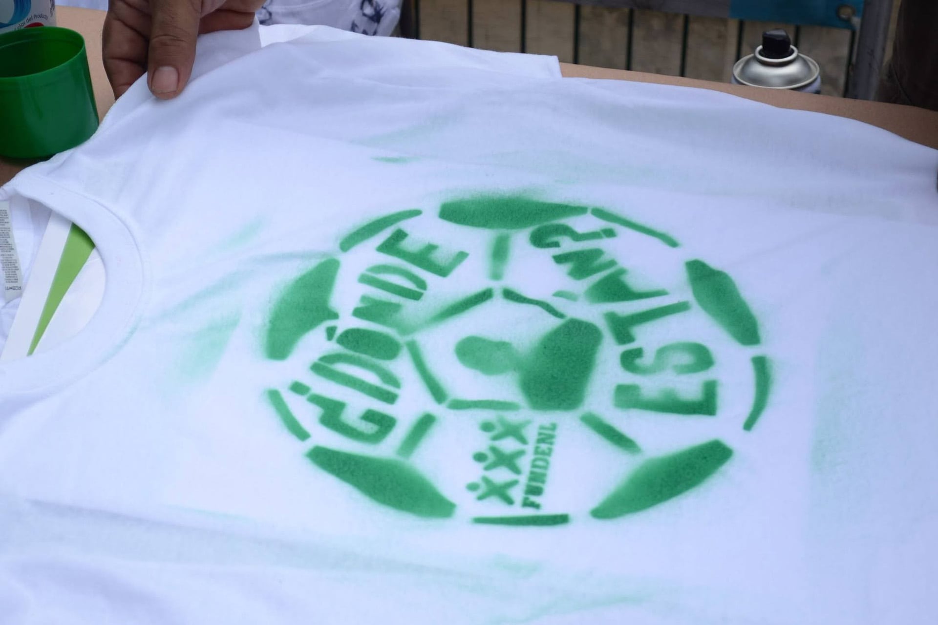 Inspiradas en las Madres de Plaza de Mayo, las madres buscadoras de México se pararon afuera de las canchas, delante de las cámaras para saltar de ahí a todas las pantallas y recordar que, mientras el mundo celebra, ellas siguen buscando (Reuters)