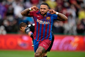 Memphis Depay firmó el gol