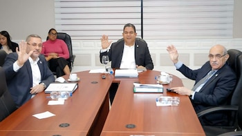 El Ministerio de Salud Pública y la Sociedad Dominicana de Psiquiatría participan en el análisis comparativo de las reformas legales. (Foto cortesía Senado)