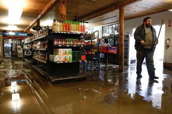 Una tienda inundada en Sumas,