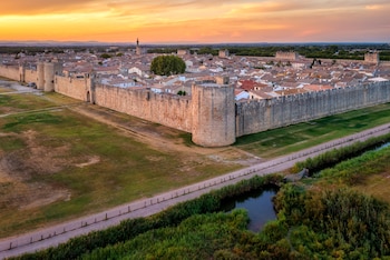 Aigues-Mortes, en Francia (Adobe Stock).