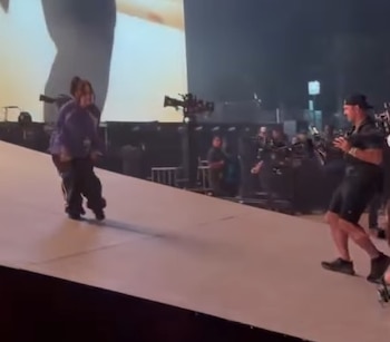 Maggie Baird dio un vistazo a los momento previos a que Billie Eilish subiera al escenario con Justin Bieber. (Captura de video)