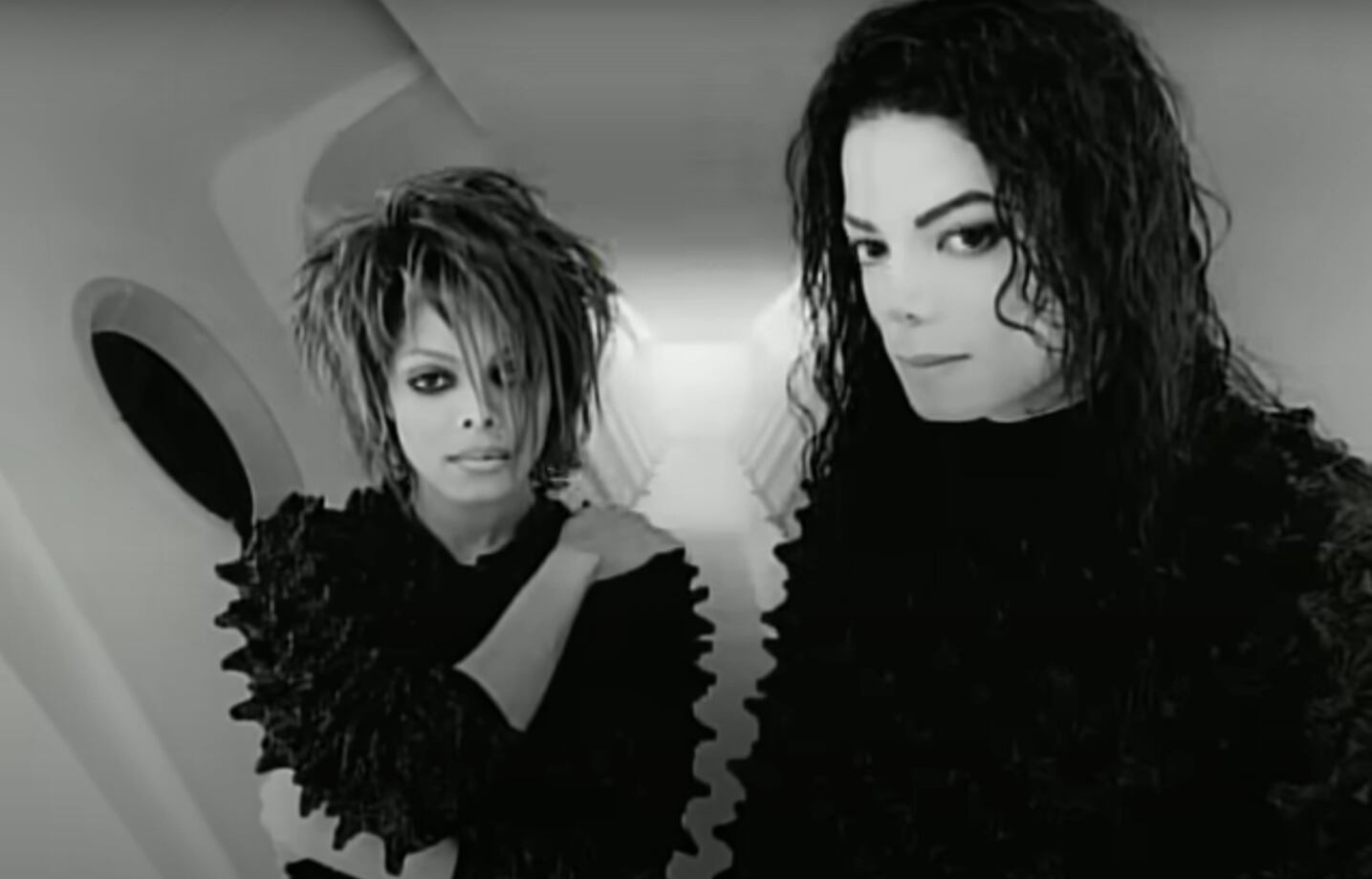 Janet Jackson es la hermana menor del fallecido Michael Jackson, considerado el