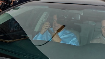 De Mendiguren entrando al Ministerio