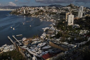 Daños en un club náutico tras el paso del huracán Otis en Acapulco, México, el sábado 28 de octubre de 2023. (AP Foto/Félix Márquez)