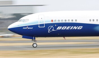 Se completaron inspecciones en la mayoría de los aviones de Alaska Airlines excepto el afectado. (REUTERS/Peter Cziborra)