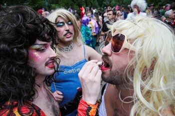 La gente se prepara para