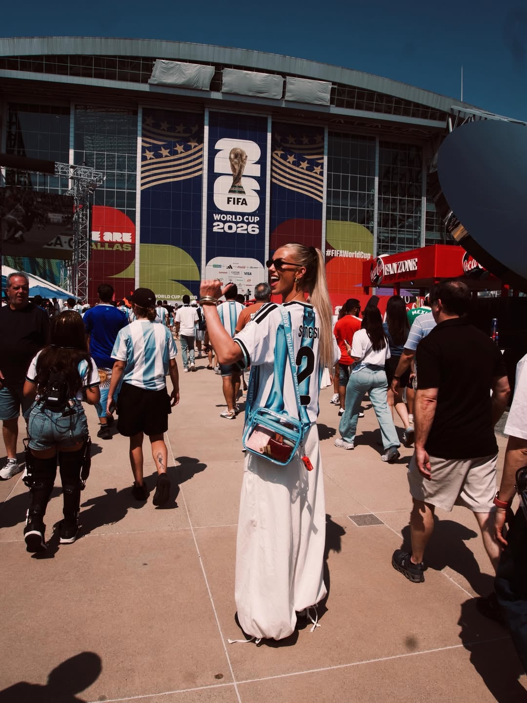 Kelci, poco antes de ingresar al estadio en dallas para ver Argentina contra Austria (Instagram: @_kelci.rose_)