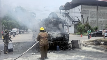 Honduras: Motociclista sufre graves quemaduras tras choque que provocó incendio de un rapidito en San Pedro Sula