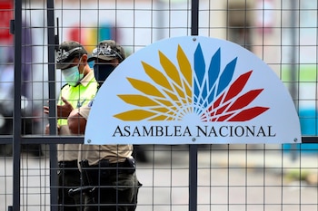 Es común en Ecuador que los legisladores, una vez en sus cargos, se cambien de bancada (EFE/José Jácome/Archivo)