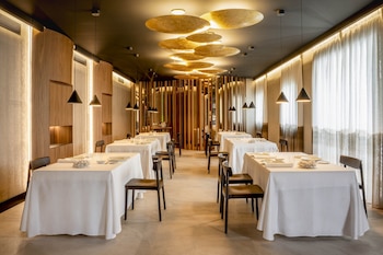 Interior del restaurante Skina, en Marbella (Grupo Marcos Granda)