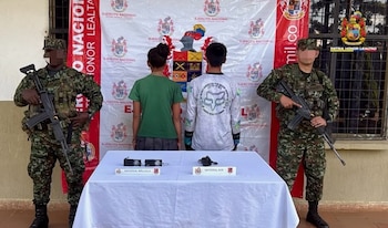 Tres integrantes de la Estructura Martín Villa se entregaron en Calamar, Guaviare, donde aportaron información sobre un depósito clandestino - crédito prensa Ejército Nacional