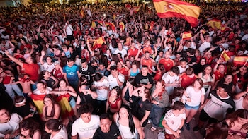 Pamplona vibró con la victoria de la selección española en la final del Mundial, que celebró hasta la madrugada