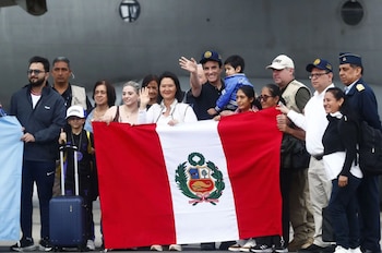 Presidenta Keiko Fujimori recibe a peruanos repatriados por el terremoto en Venezuela