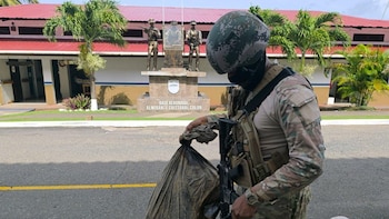Hallan droga enterrada en una caleta en la costa caribeña de Panamá