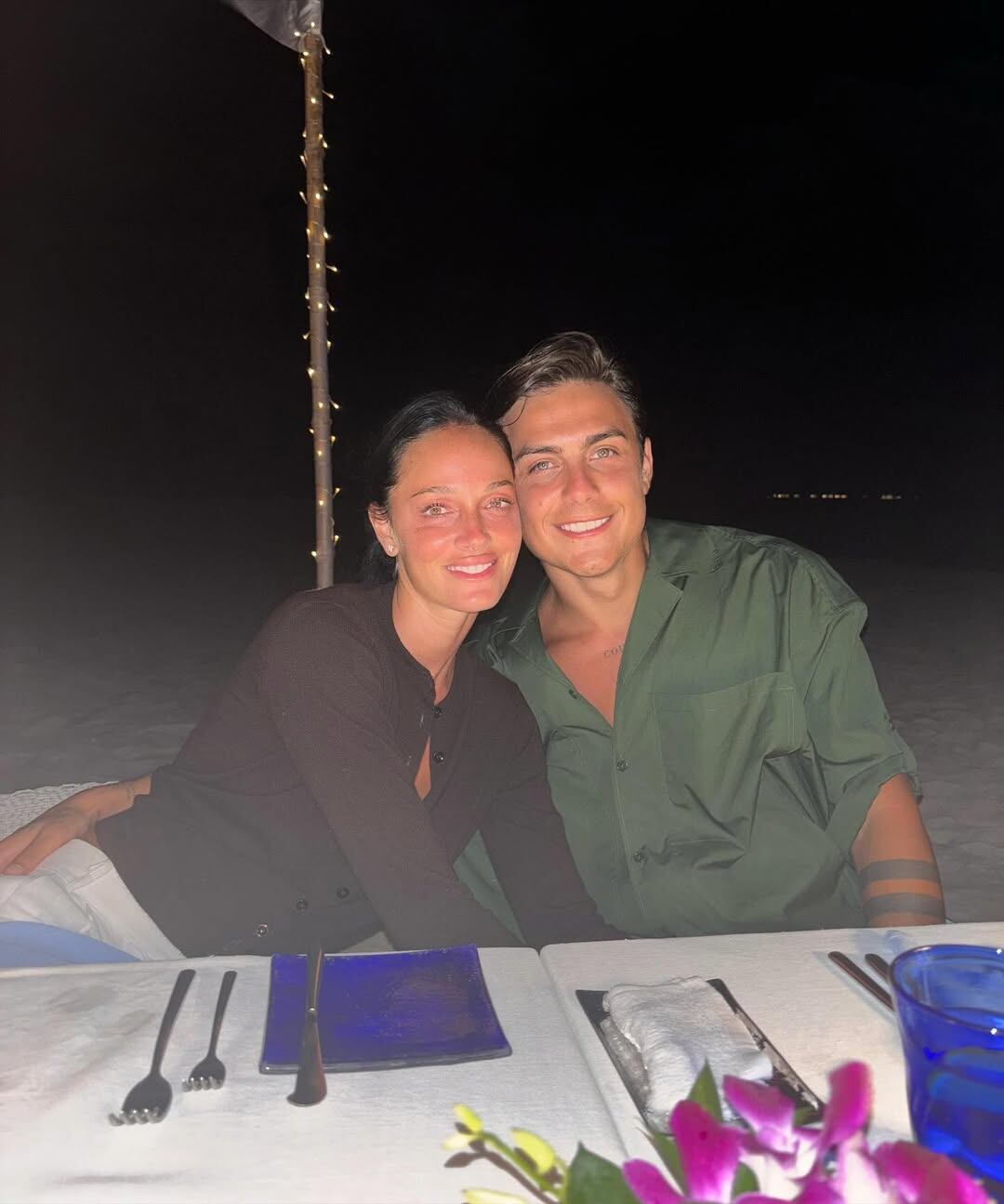 La foto fue tomada en las vacaciones que hizo la pareja a Maldivas junto a Leandro Paredes y Camila Galante, su esposa