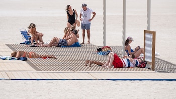 España no se despide del calor veraniego, salvo en el norte: la Aemet anticipa el paso de un frente y una vaguada que dejarán lluvias, fuertes tormentas y viento intenso