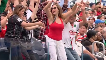 Video: se sumó a la ola del público durante el triunfo de Canadá y protagonizó el blooper del Mundial
