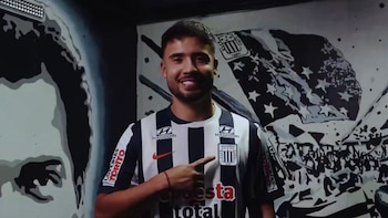 Nicolás Díaz durante su presentación como nuevo futbolista de Alianza Lima. - Crédito: @ClubALOficial