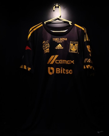 Tigres lanzó jersey especial por película de Batman