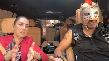 Claudia Sheinbaum al volante con el Escorpión Dorado