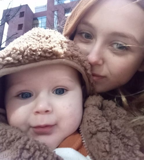 Artyom junto a su mamá Noelia