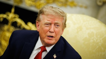 Trump publica una imagen en la que declara el estrecho de Ormuz como "nuevo territorio" de EEUU