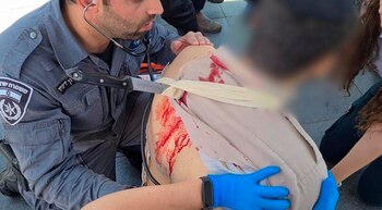 Un soldado fue apuñalado en