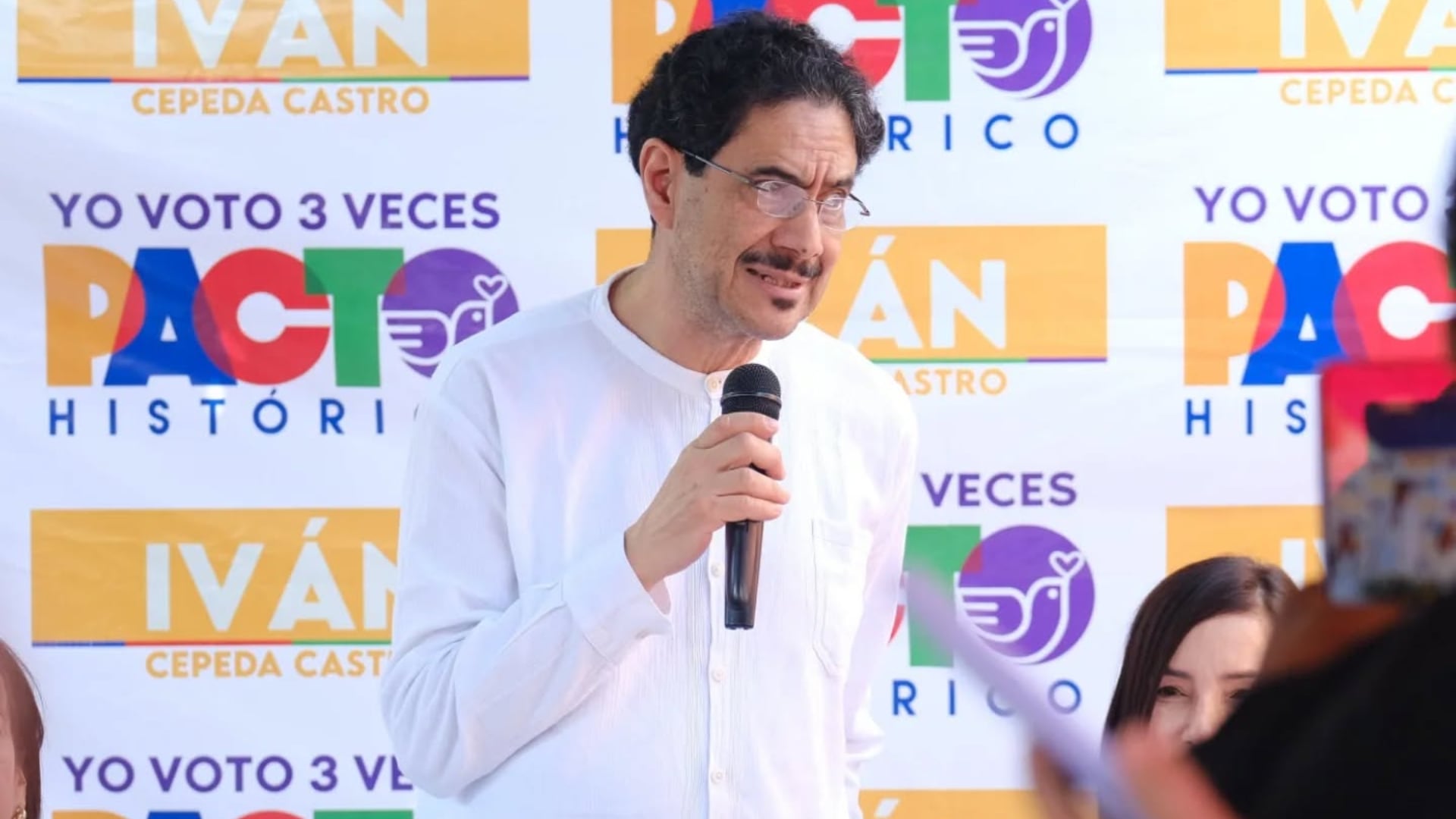 Iván Cepeda lidera la intención de voto en primera vuelta con el 38,2%, según la encuesta de Tempo Consultoría Empresarial. - crédito Iván Cepeda/Facebook