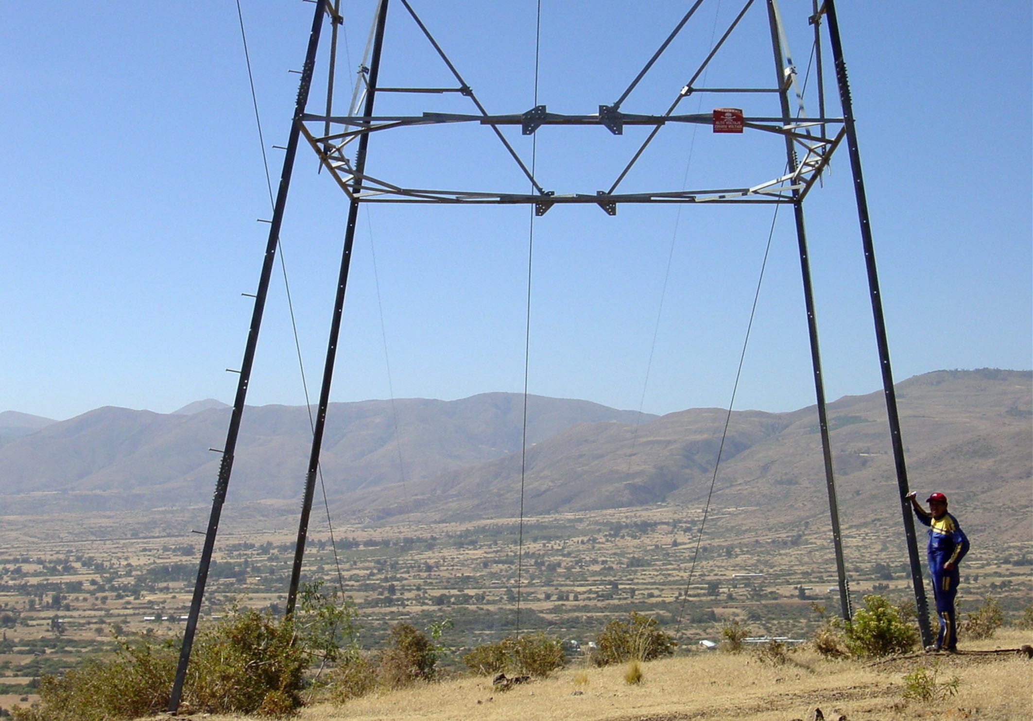 Vista de una de las torres de alta tensión de la empresa boliviana Transportadora de Electricidad (TDE), en una fotografía de archivo. EFE/Transportadora de Electricidad