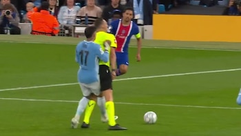 El empujón de Enzo Fernández al árbitro en la derrota del Manchester City frente al PSG por la Champions League