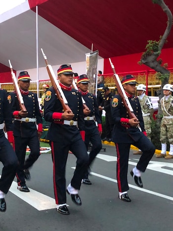 Diversos escuadrones se alistan para el inicio del Desfile y Parada Militar 2026 en la av. Brasil. Infobae Perú
