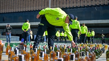 Que el licor adulterado no le dañe la noche de Halloween: estos son los 'trucos' para detectarlo, según la Secretaría de Seguridad de Bogotá