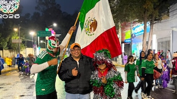 Mundial 2026 en VIVO, México vs Ecuador: ¿Y si sí? Faltan 15 minutos para el partido y la multitud no se va por la lluvia