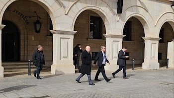 La esposa de Santos Cerdán y el fundador de Forestalia comparecen este lunes en la 'comisión Koldo' en el Senado