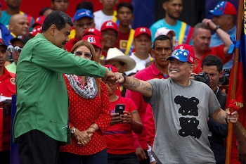 Nicolás Maduro junto a Diego