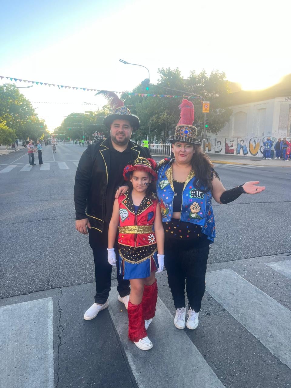 Antonella junto a Leo, su marido, y Mora, su hija de 9 años.