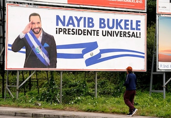 La campaña sobre Nayib Bukele en Oviedo se volvió viral en redes sociales y atrajo la atención de salvadoreños en el exterior y de usuarios españoles. (Foto EFE)
