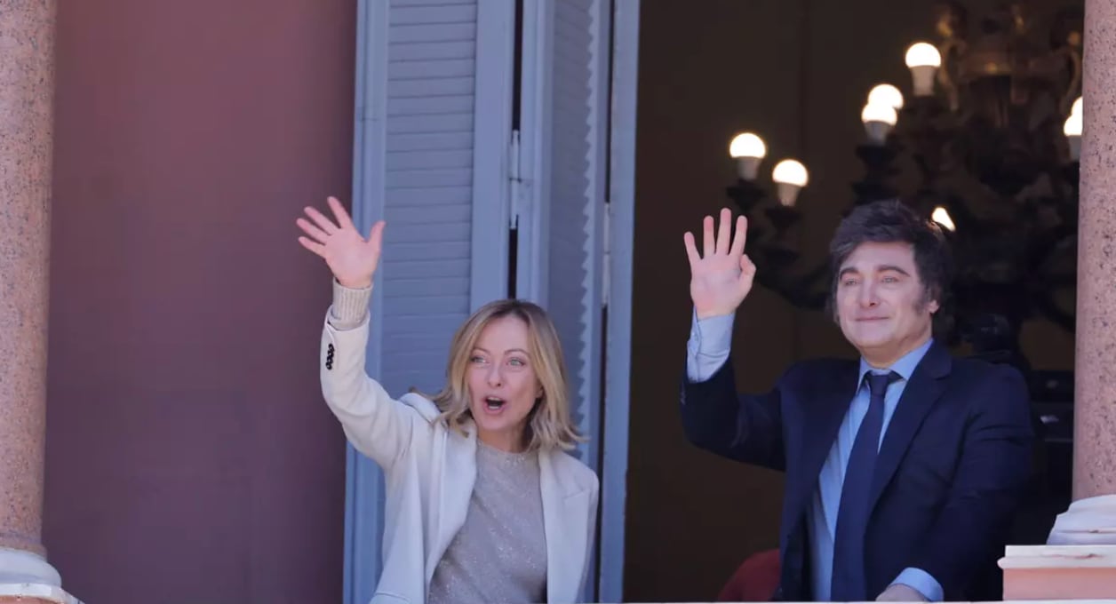 La ittular del Consejo de Ministros de Italia, Giorgia Meloni, visitó a Milei en la sede egobierno