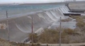 desborde del embalse El Nihuil de Mendoza